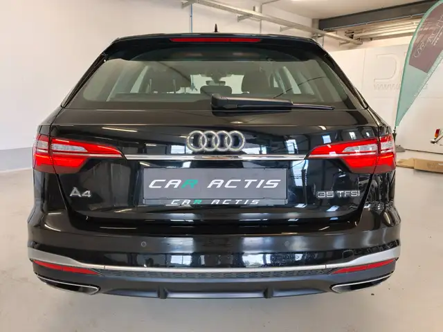 Audi A4 Avant view 5