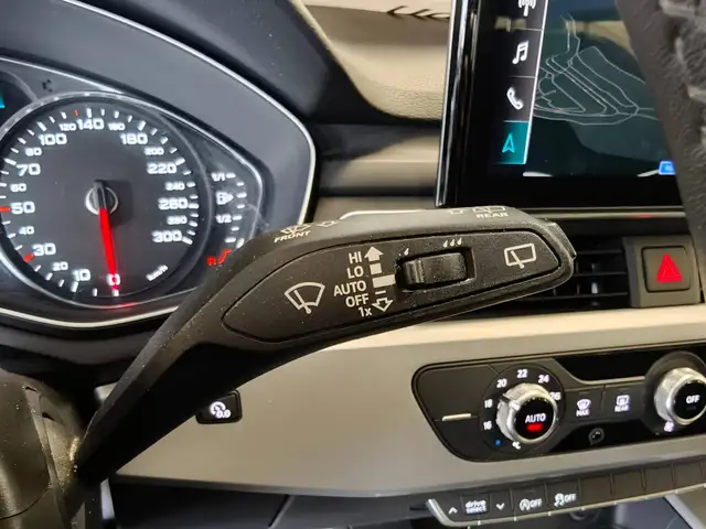 Audi A4 Avant view 11