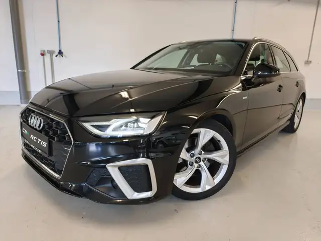 Audi A4 Avant view 3