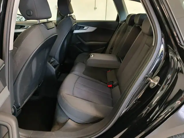 Audi A4 view 23