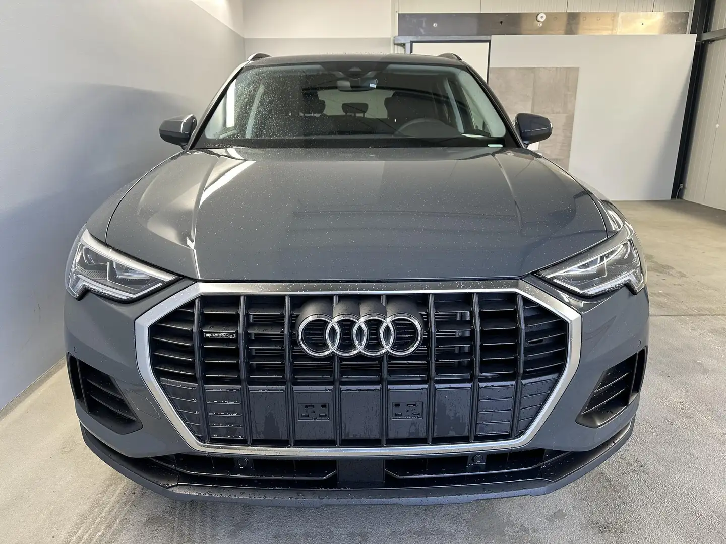 Audi Q3 40 TDI quattro AHK+ACC+Navi+Kamera+Alu18 40 TDI... Grau - 2