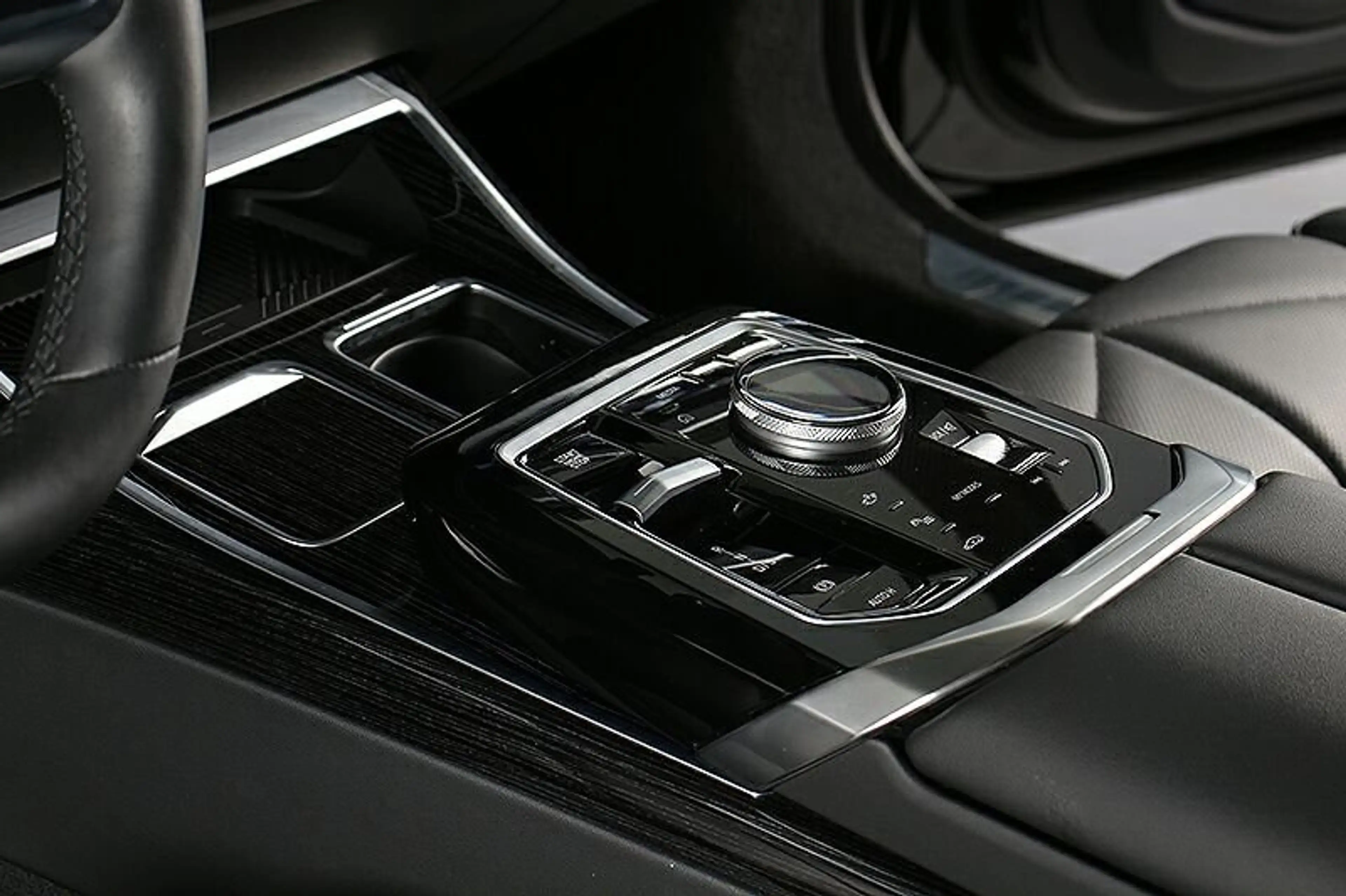 BMW 740 d xDr M Sport 21Zoll AHK Standh ACC Panorama — photo 9