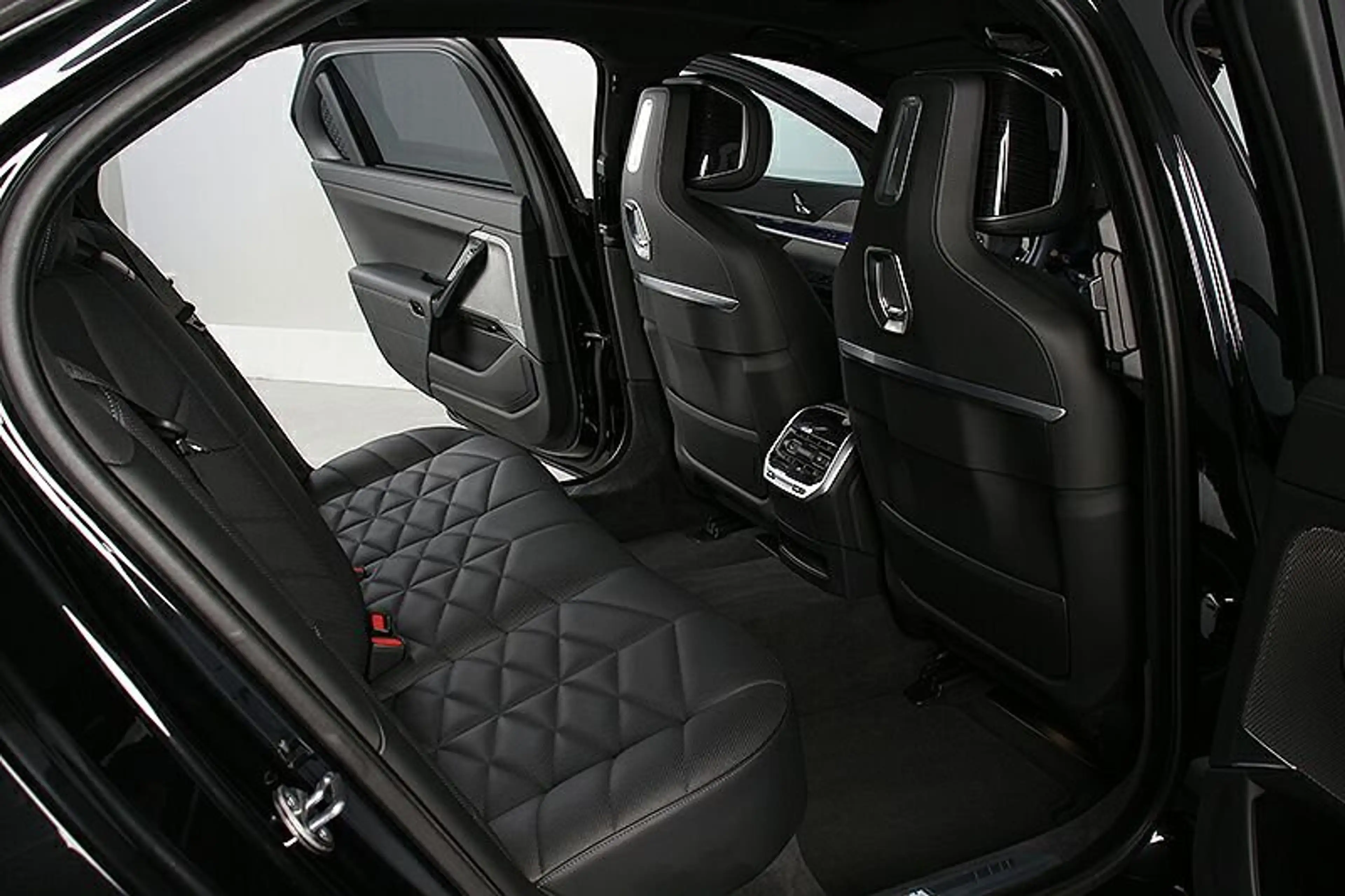 BMW 740 d xDr M Sport 21Zoll AHK Standh ACC Panorama — photo 8