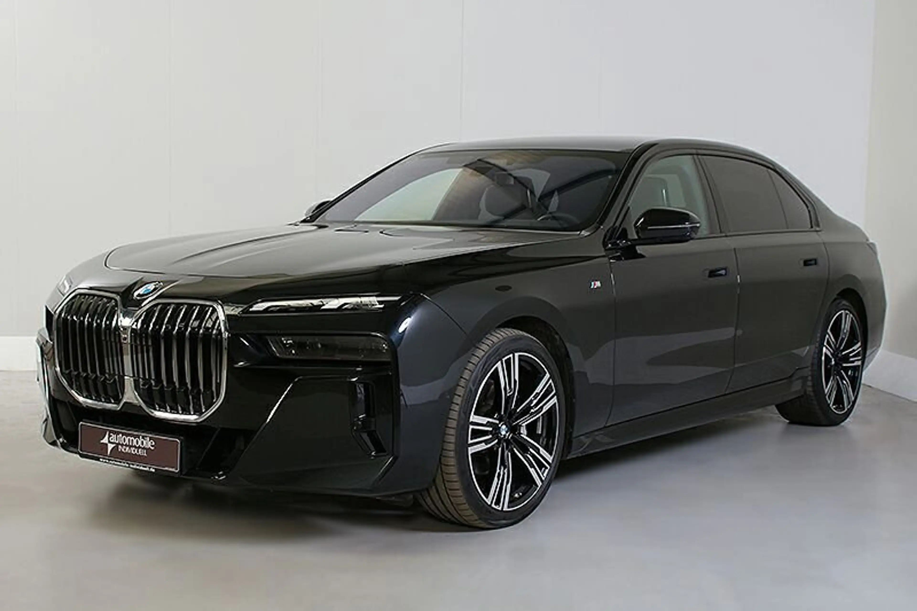 BMW 740 d xDr M Sport 21Zoll AHK Standh ACC Panorama — photo 2