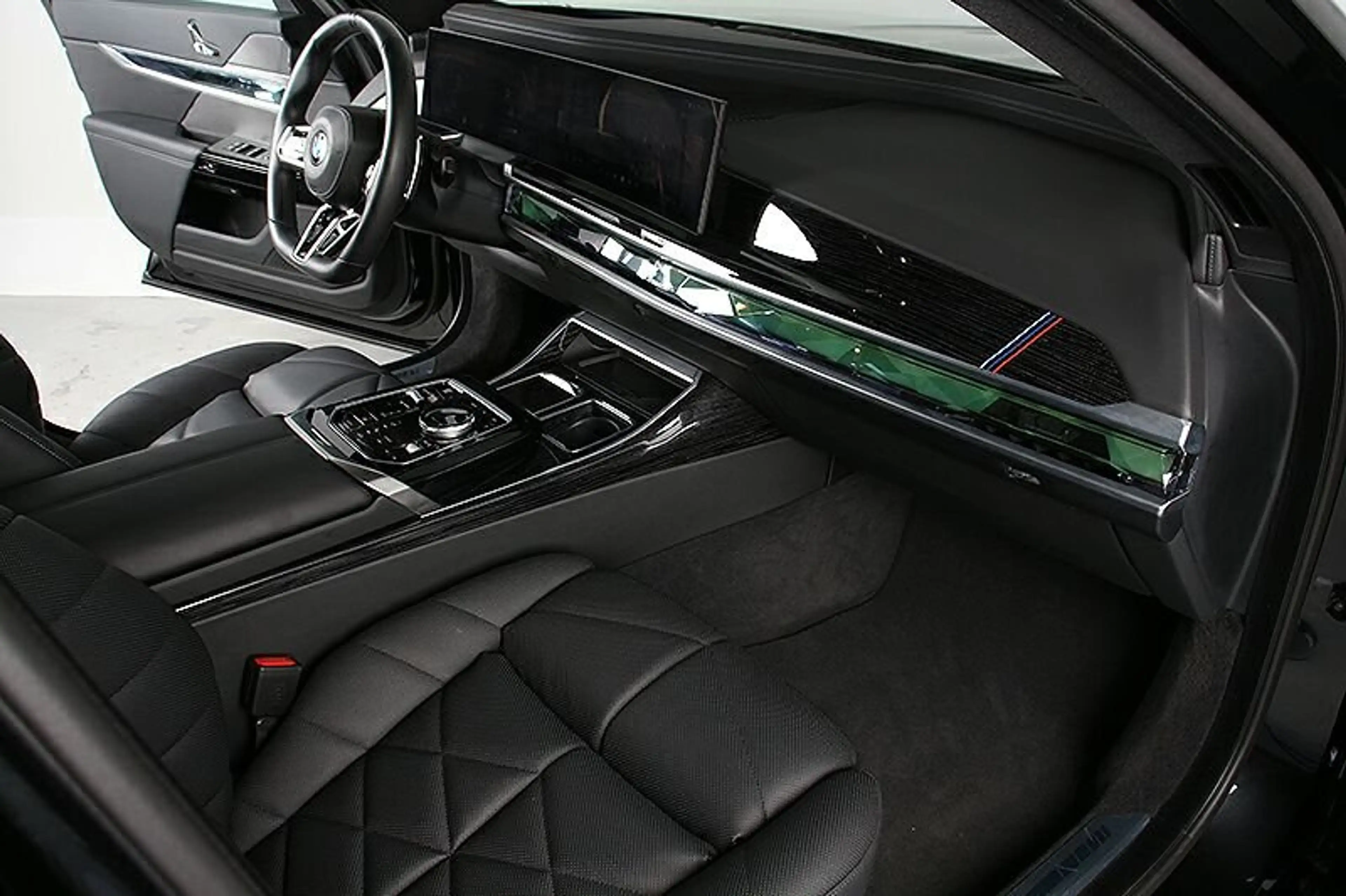 BMW 740 d xDr M Sport 21Zoll AHK Standh ACC Panorama — photo 6