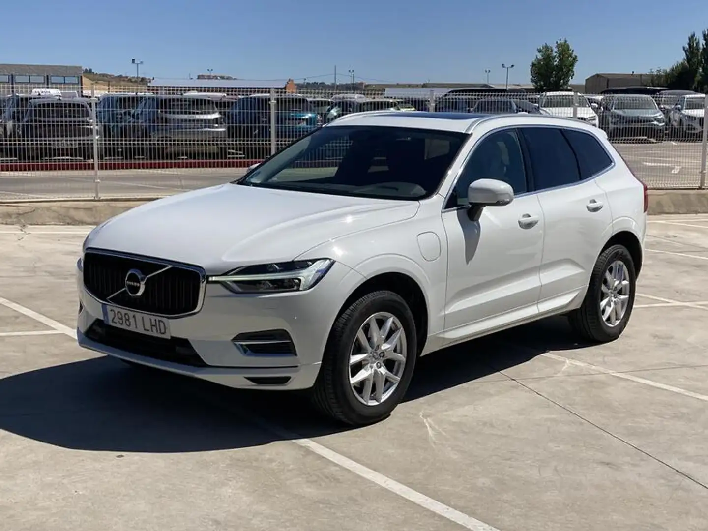 Volvo XC60 Volvo XC60 T8 Twin Engine 390 CV Momentum AWD: El SUV Premium Híbrido Enchufable con Tracción Total, Etiqueta Cero ,,,,,, Blanco - 1