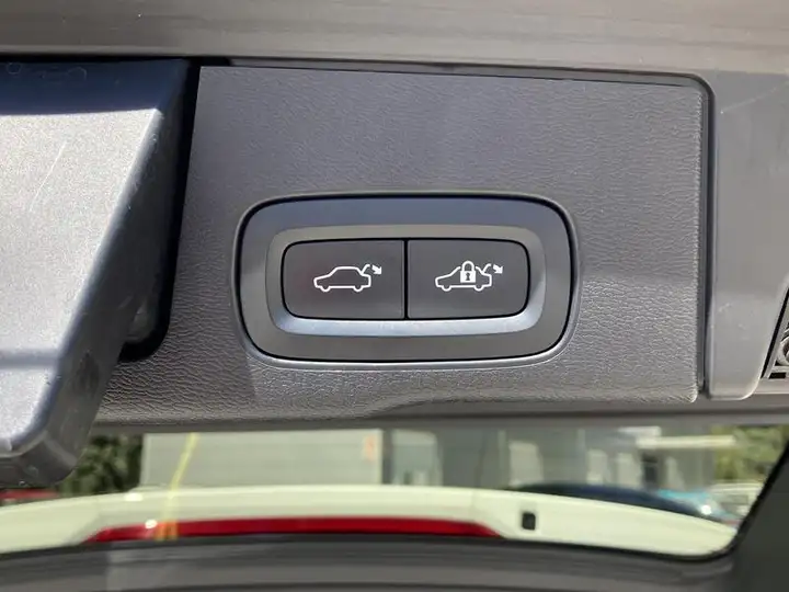 Volvo XC60 2020, foto 17