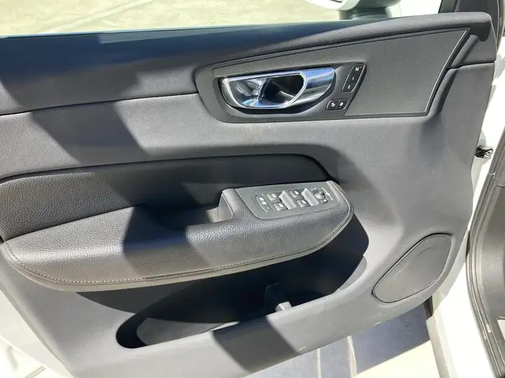 Volvo XC60 2020, foto 23