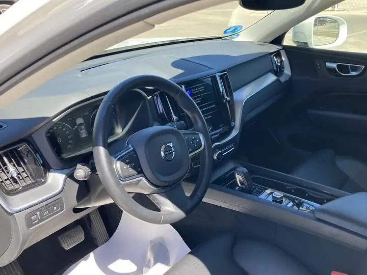 Volvo XC60 2020, foto 21