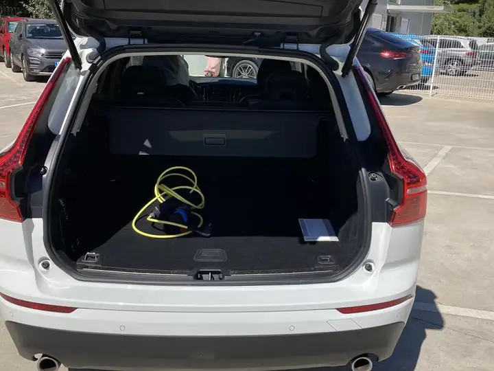 Volvo XC60 2020, foto 14