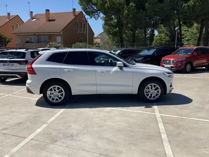 Volvo XC60 2020, foto 6