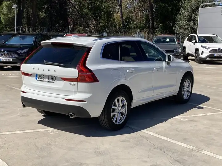 Volvo XC60 2020, foto 5
