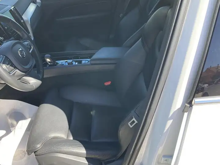 Volvo XC60 2020, foto 22