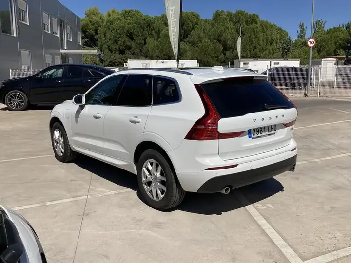 Volvo XC60 2020, foto 3