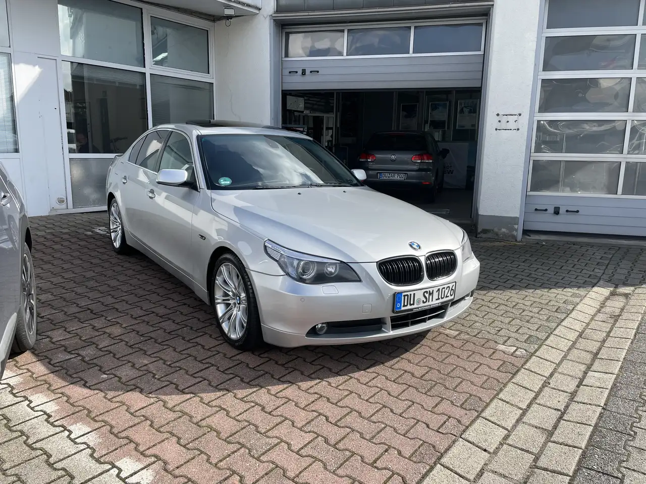 BMW 523