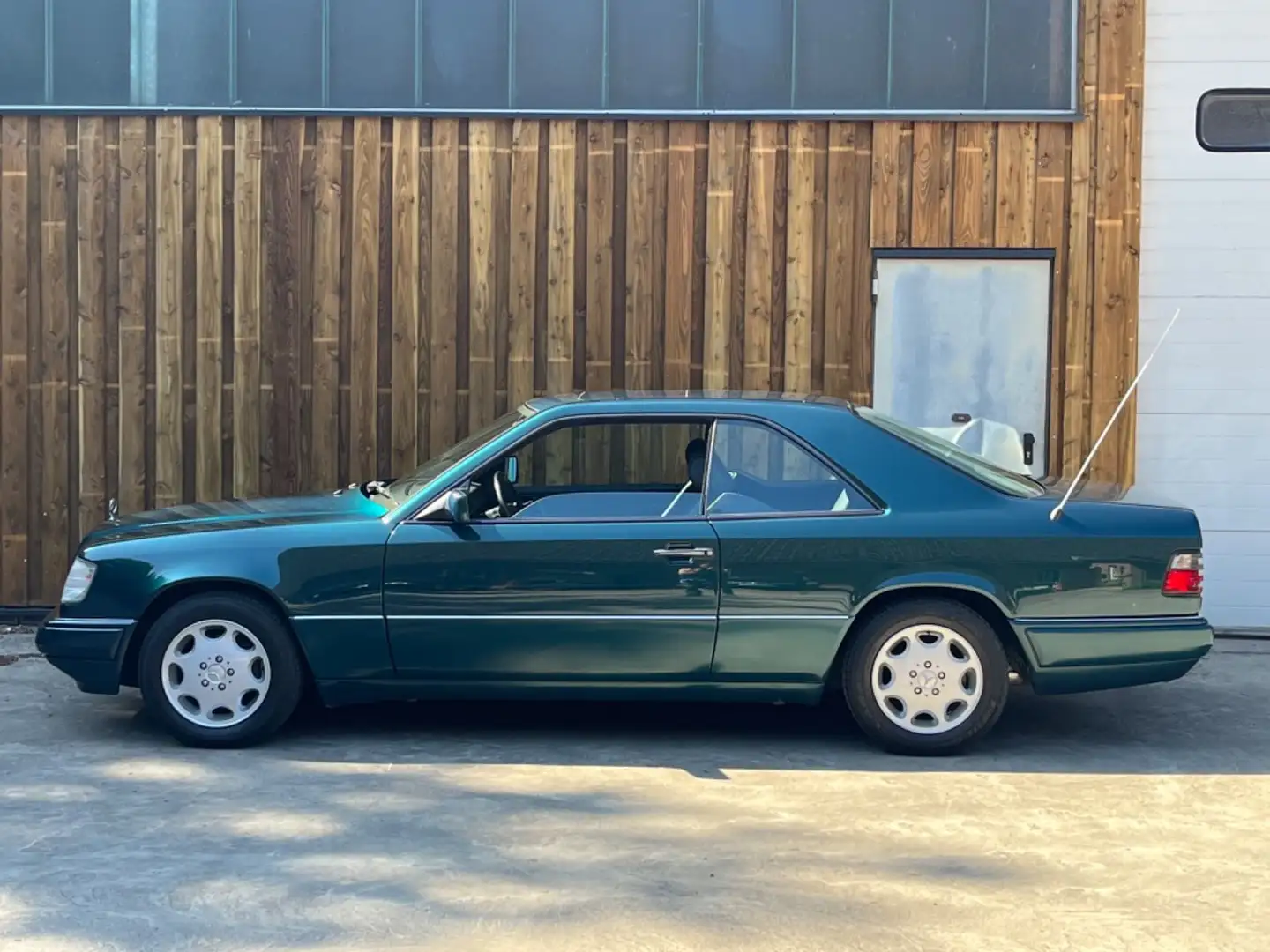 Mercedes-Benz E 220 124er Coupe, Klima, Leder, 99.000 Km Vert - 2