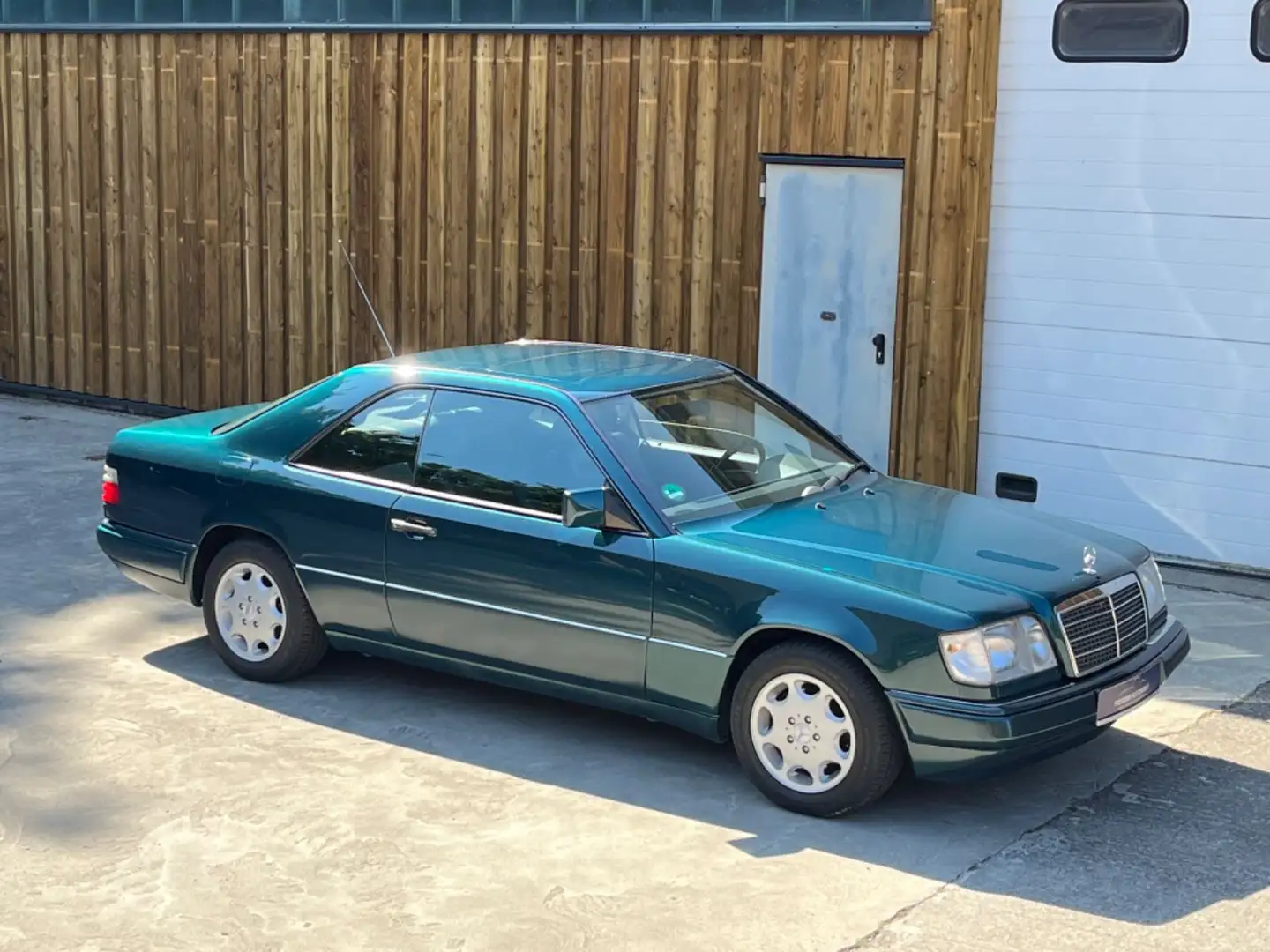 Mercedes-Benz E 220 124er Coupe, Klima, Leder, 99.000 Km Vert - 1