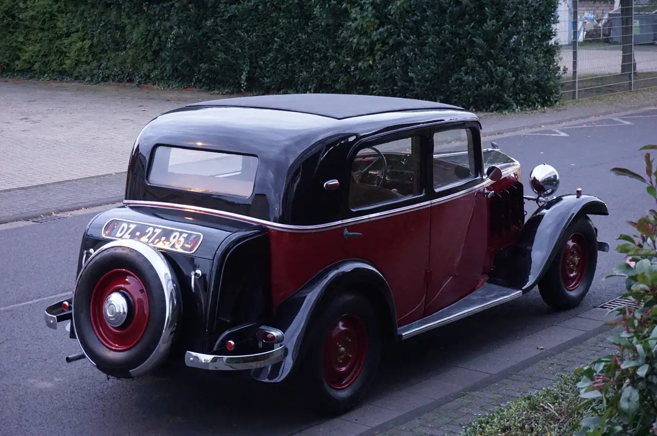 Mathis EMY4S Dynamic, viertürige Limousine, foto 3