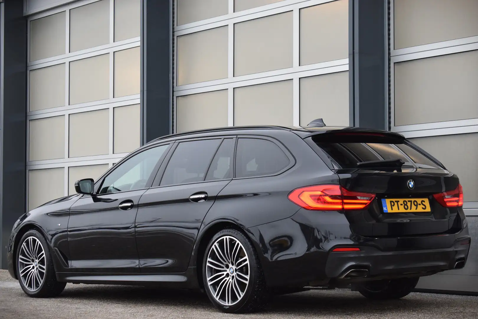 BMW 520 5-serie Touring 520i High Ex. M-Sport | Pano | Lee Schwarz - 2