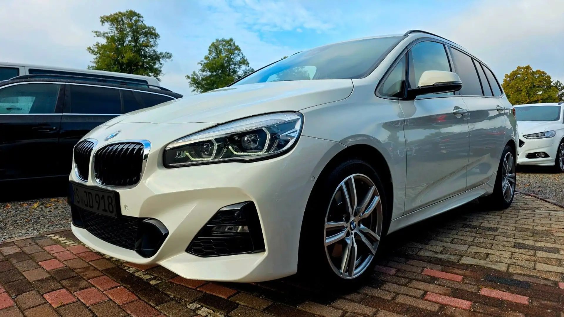 BMW 220 Gran Tourer 220 i M Sport Leder Navi LED Weiß - 1