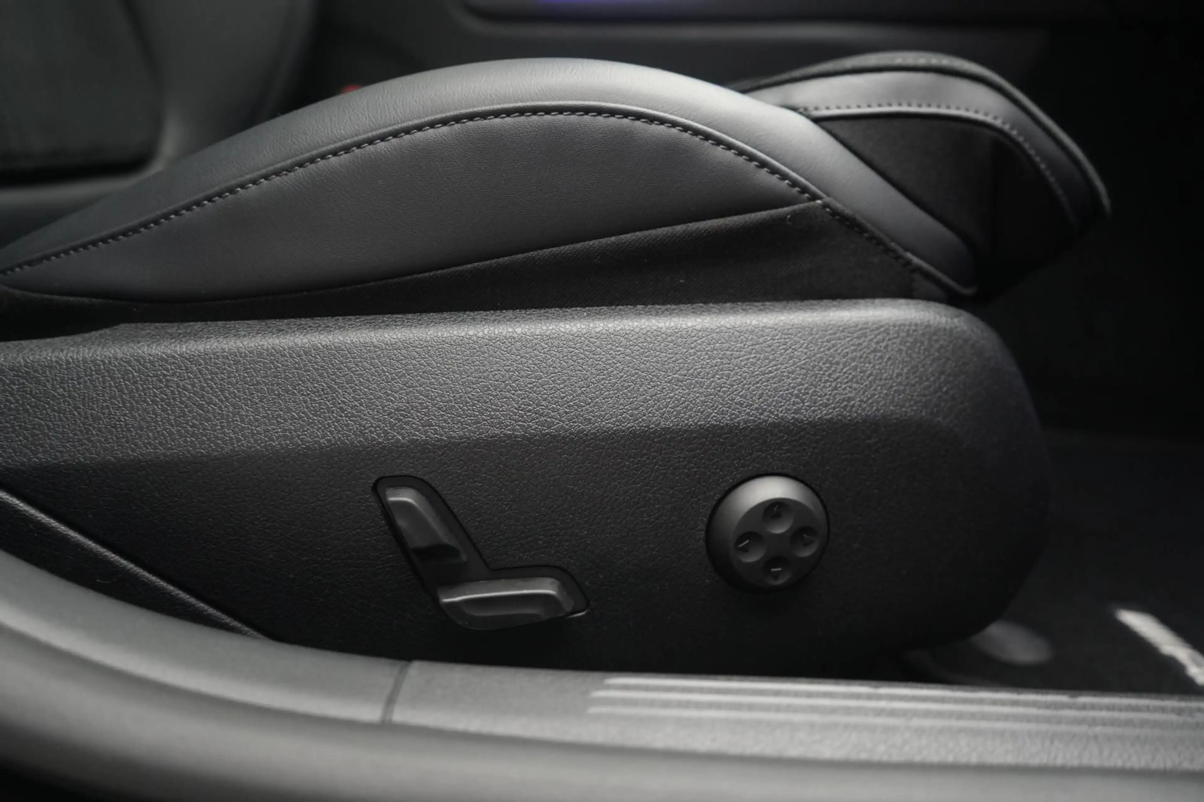 Mercedes-Benz C 300 9G-Tronic AMG Distronic/HUD/Kamera/Burmest — photo 10