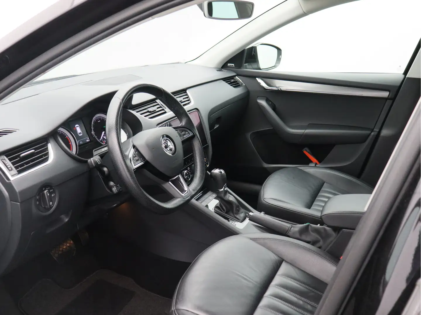 Skoda Octavia Combi 1.5 TSI Greentech Edtion Plus/ automaat/ lag Zwart - 2
