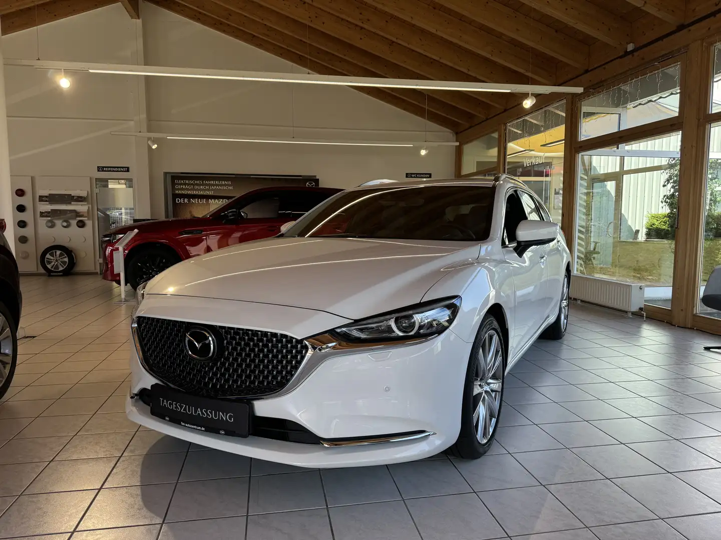 Mazda 6 2.5 194PS AT TAKUMI SUNR MATRIX 360° NAVI Weiß - 1