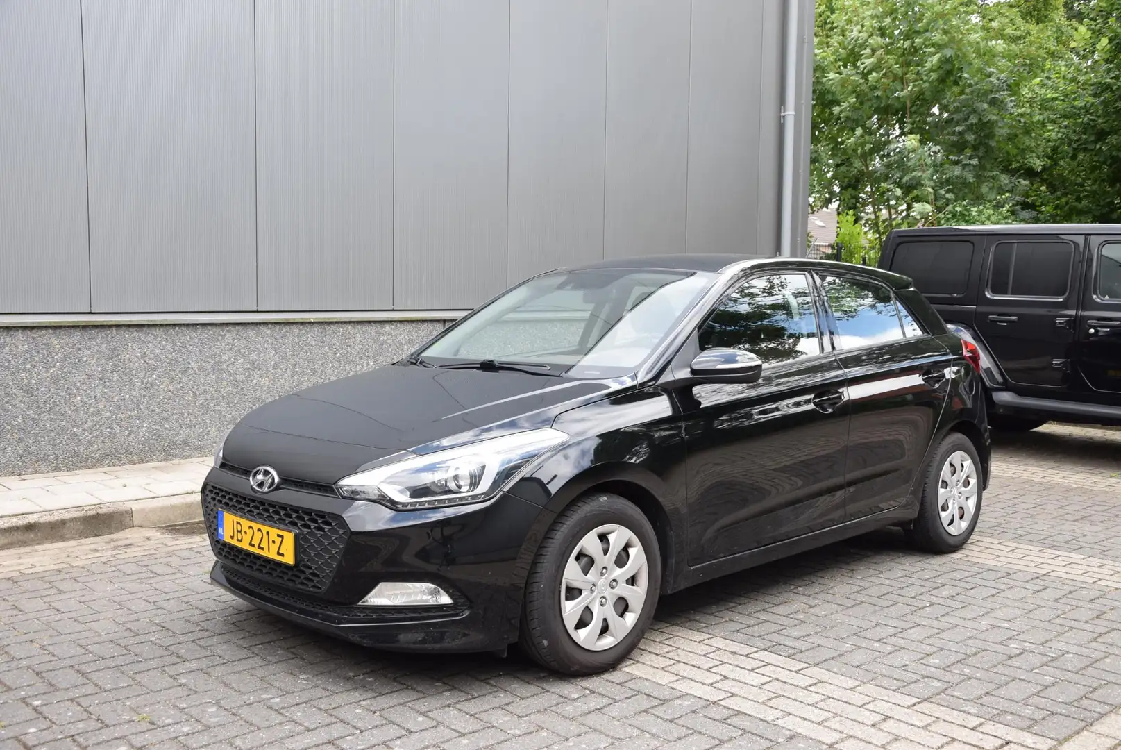 Hyundai i20 1.2 HP i-Motion | Parkeersensoren achter | Volledi Zwart - 2