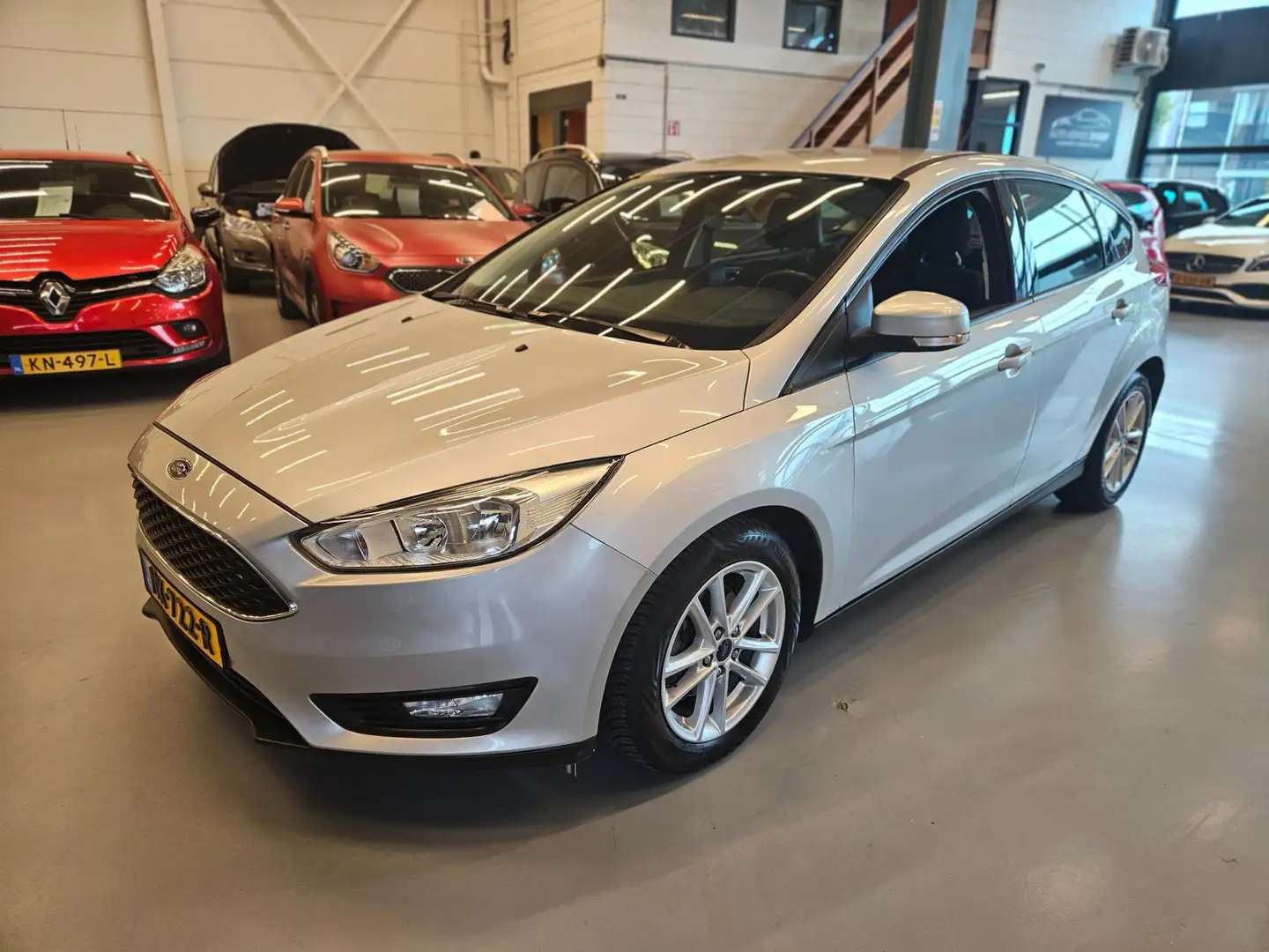 Ford Focus 1.0 Lease Edition Cruise/Trekhaak 69000 km !! Grijs - 1