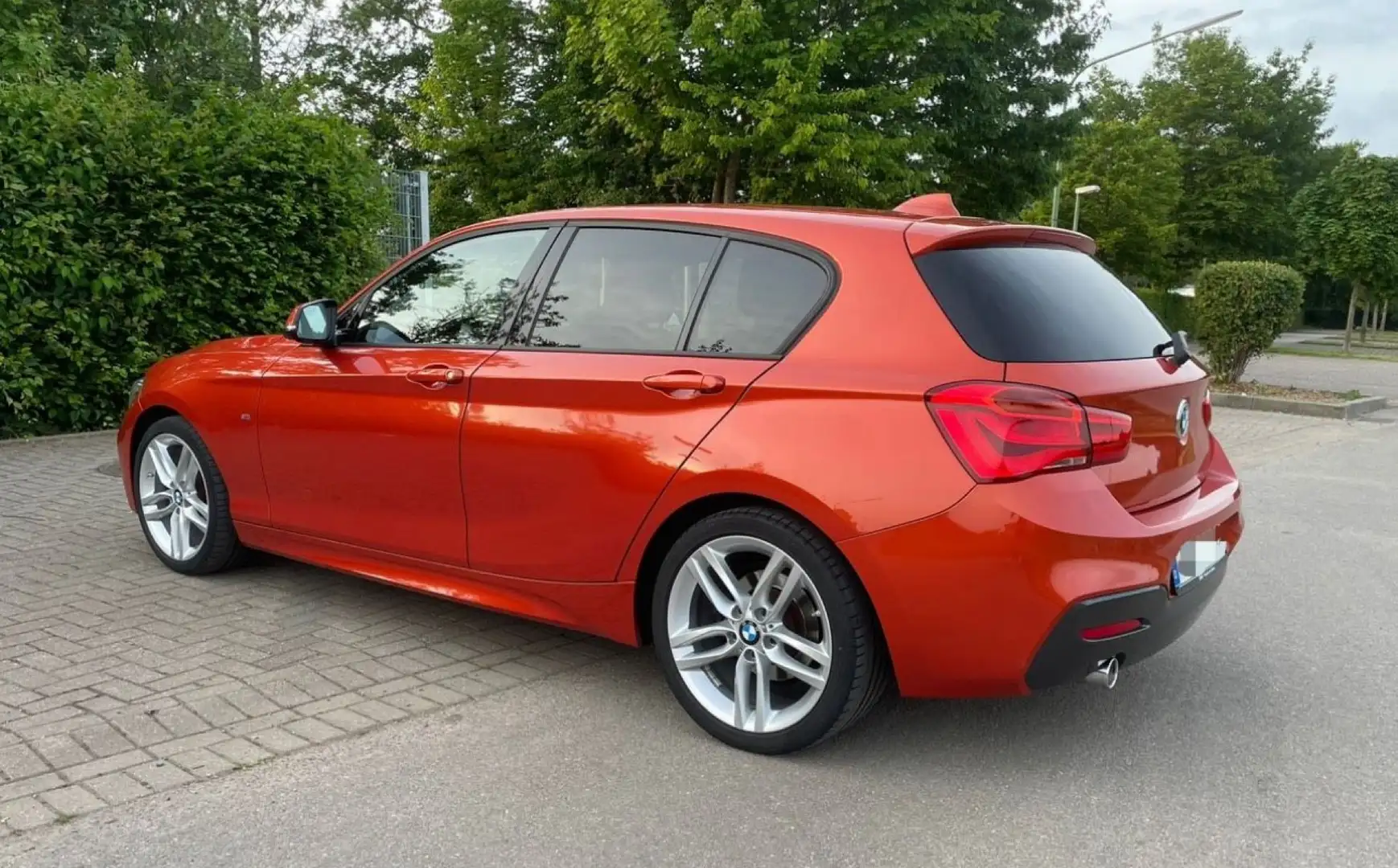 BMW 116 116d Aut. M Sport Orange - 2