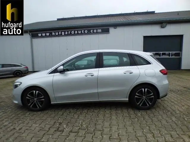 Mercedes-Benz B 180 Progressive Line Advanced Automatik Verkehrszei...