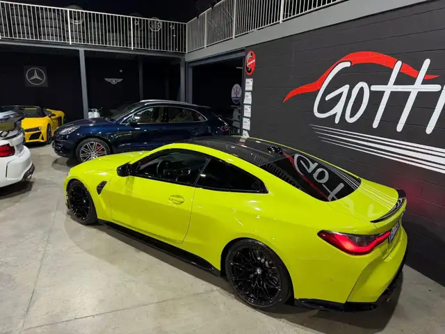 BMW M4 view 4