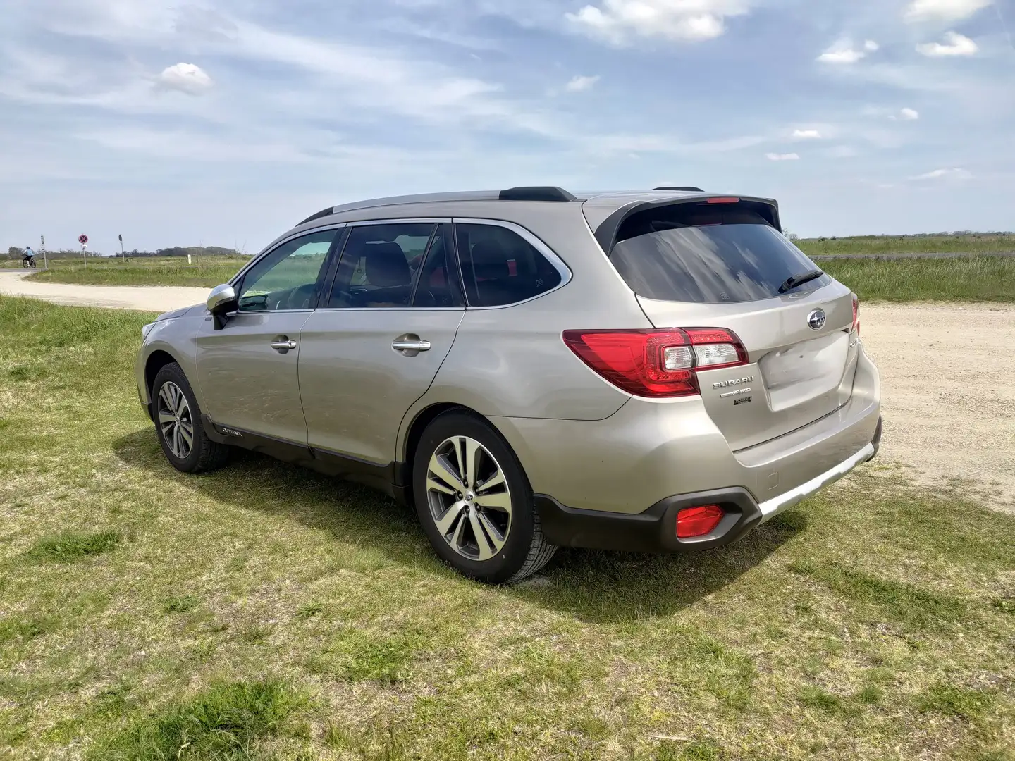 Subaru OUTBACK Outback 2,5i Selected Line AWD CVT Selected Line Silber - 2
