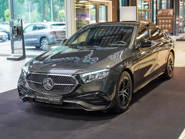 Mercedes-Benz E-Class view 6