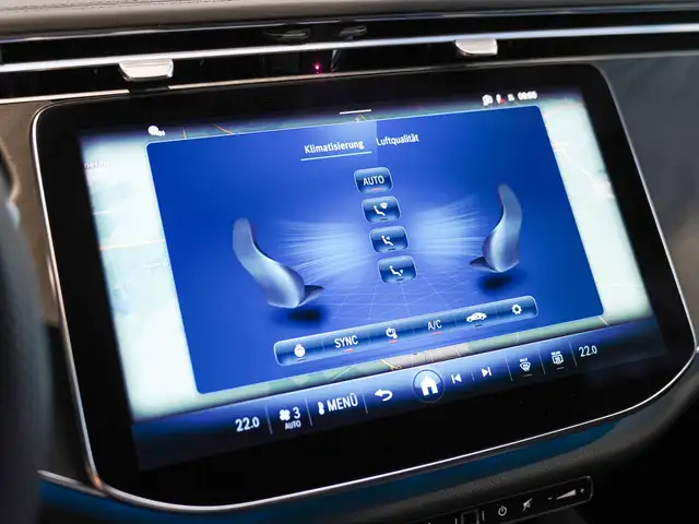 Mercedes-Benz E-Class view 17
