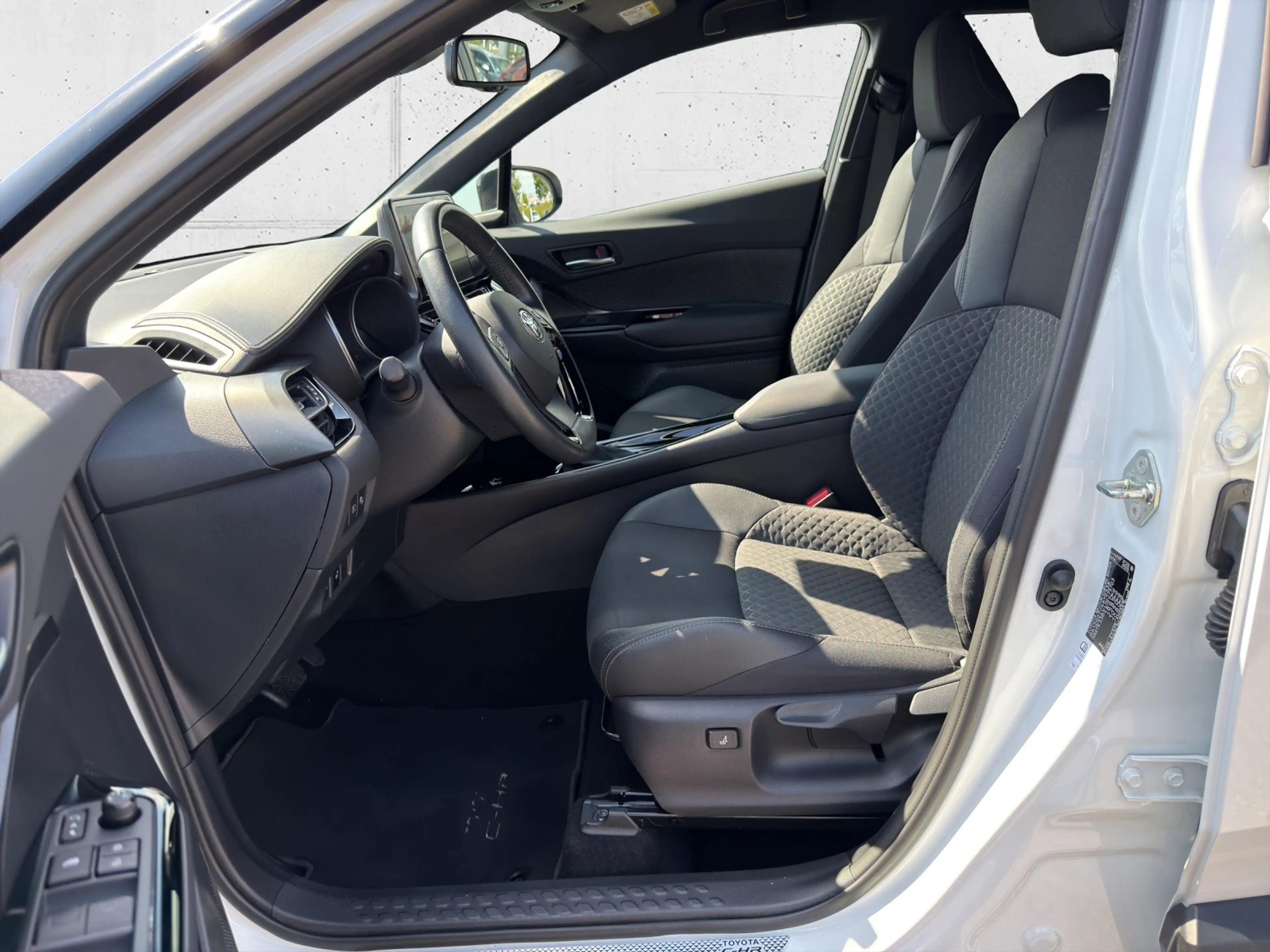Toyota C-HR Hybrid 1,8 VVT-i C-LUB Aut. 5t. — photo 7