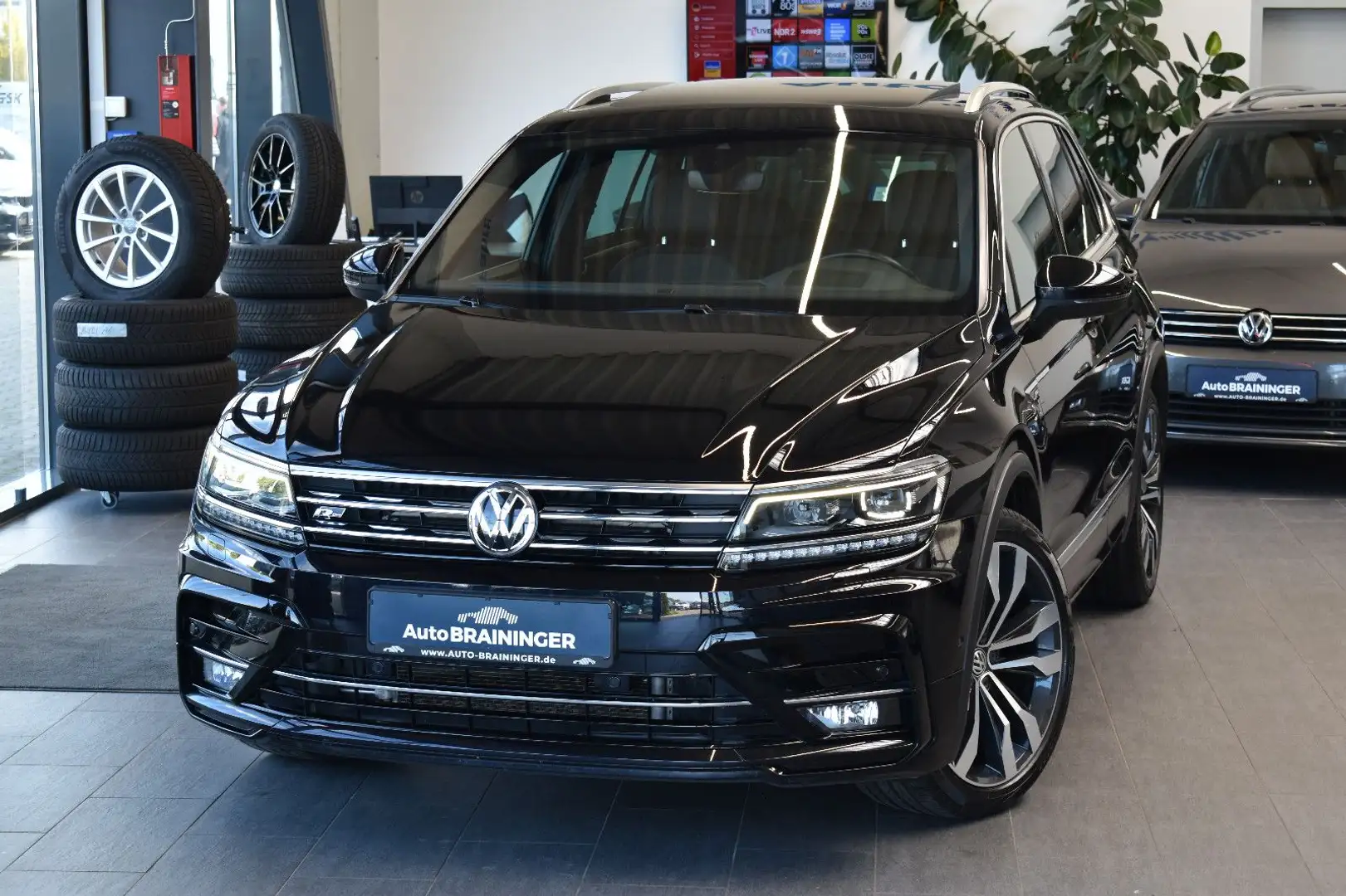 Volkswagen Tiguan 2.0TDI DSG 4Motion R-Line LED~Pano~ACC~20 Schwarz - 1