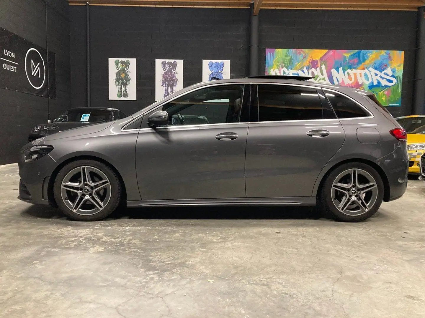 Mercedes-Benz B 180 180 AMG Line Edition 7G-DCT *Toit Ouvrant* 03/2021 Grau - 2