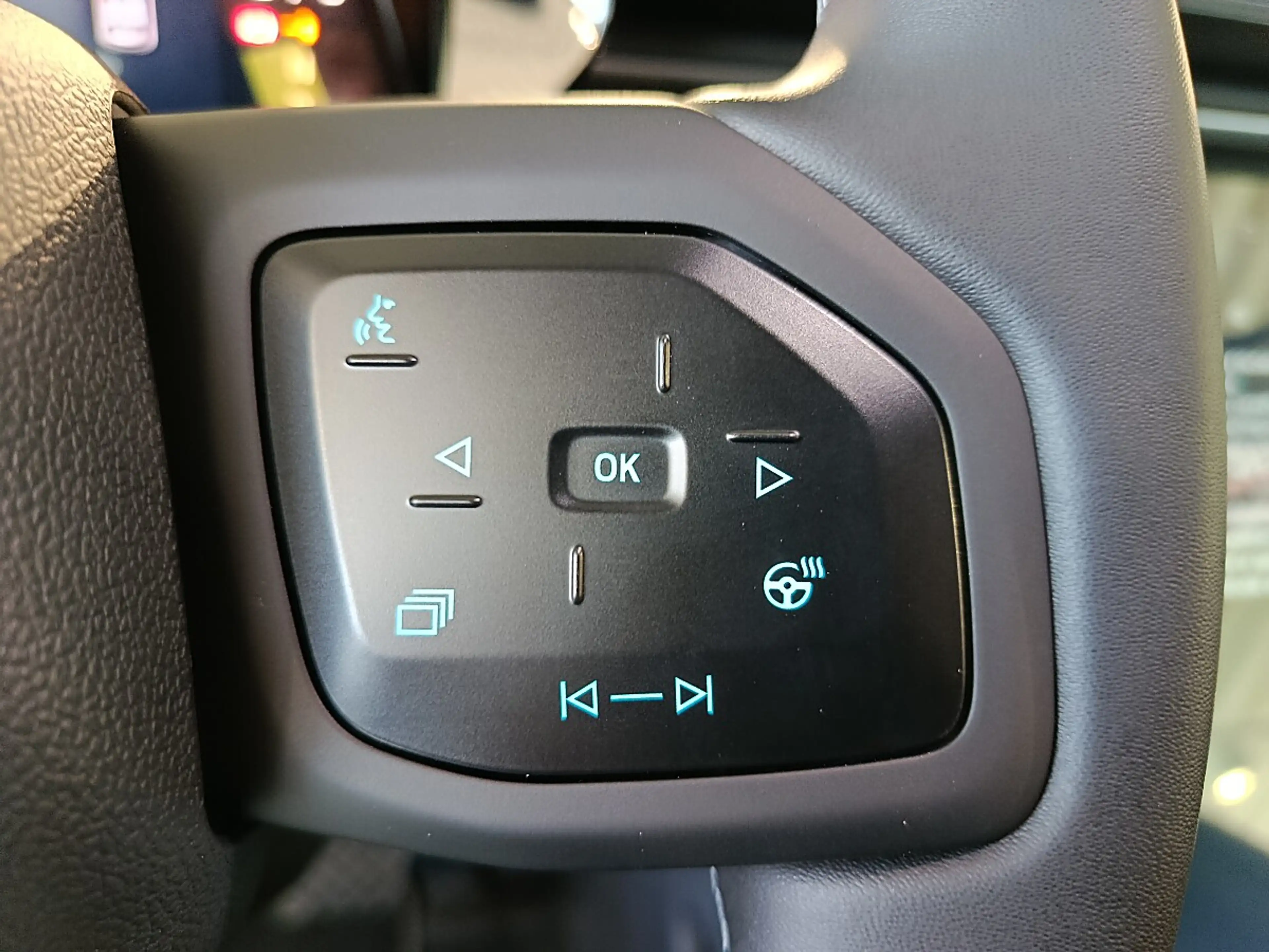 Ford Explorer Elektro 79kWh Select — photo 14
