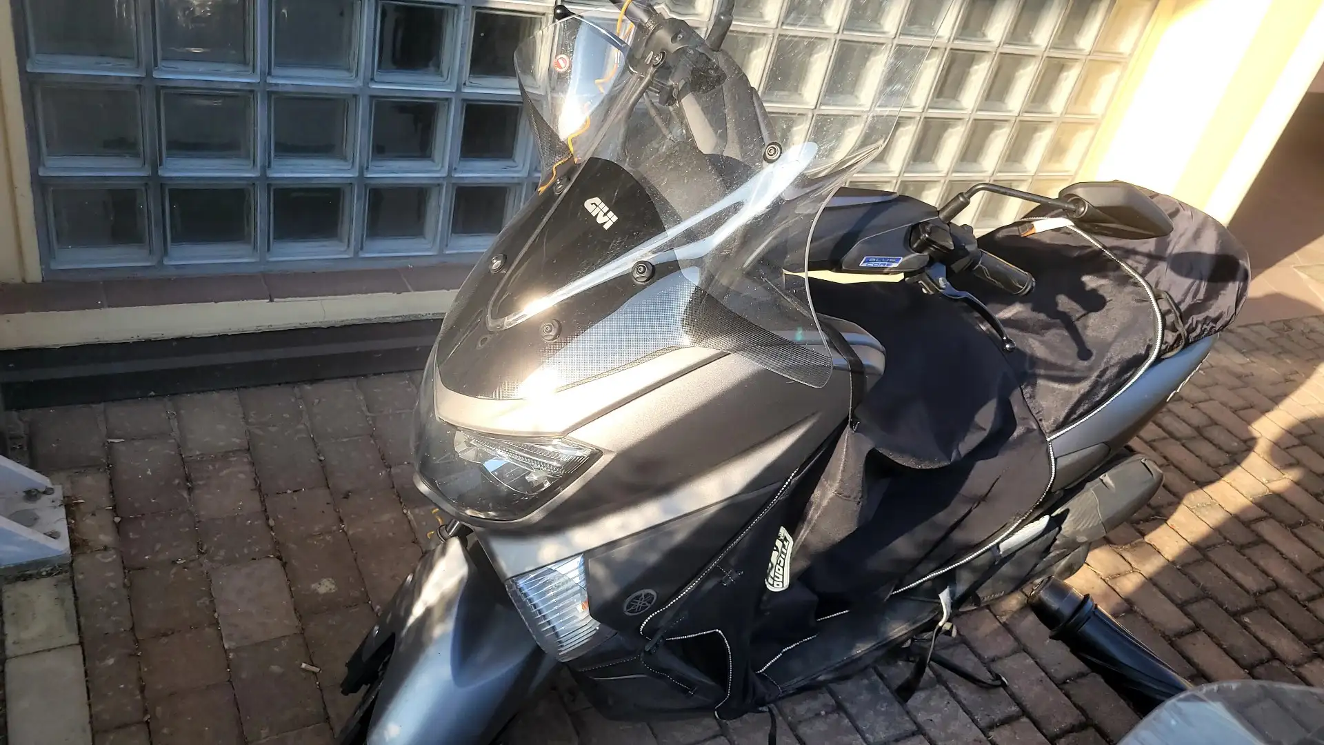 Yamaha NMAX Argento - 2