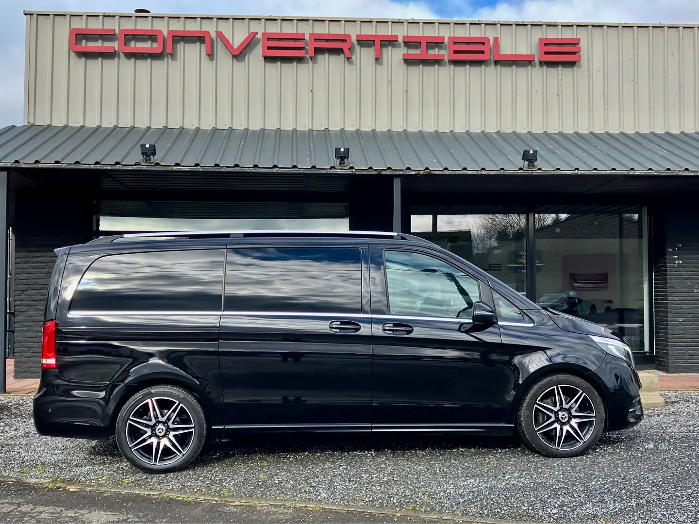 Mercedes-Benz V 220 d 4-Matic MWB Avantgarde FINITION AMG Negro - 1