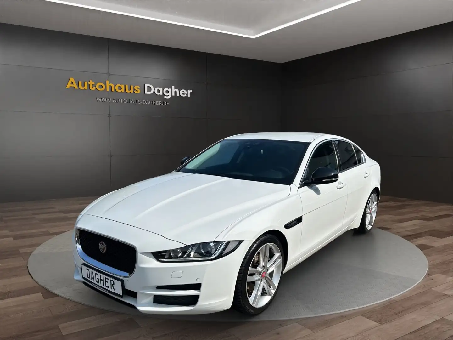 Jaguar XF E-Performance Prestige AHK Xenon Fehér - 1