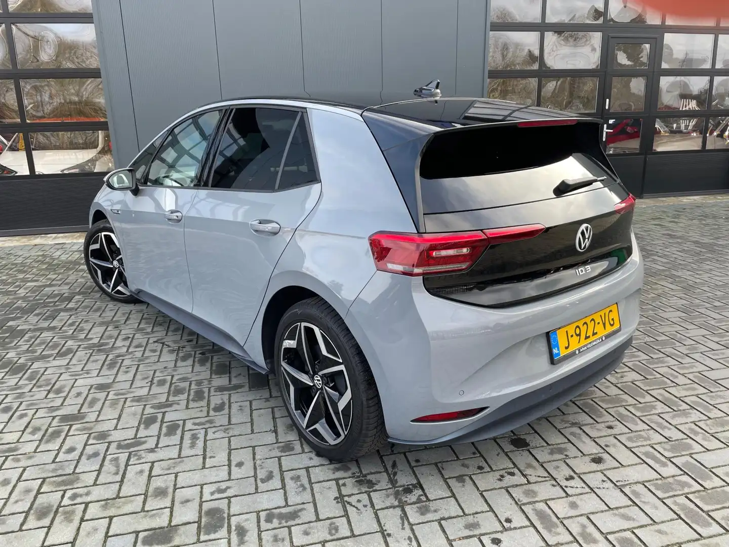 Volkswagen ID.3 First Plus 58 kWh IQ Light/92%SOH/Two-tone/1Ste Ei Grau - 2
