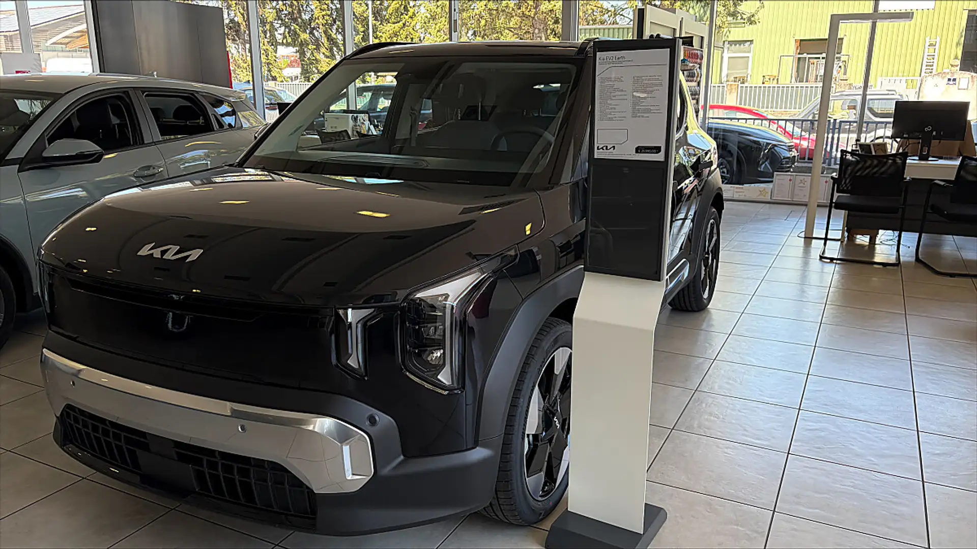 Kia EV2 /5S/EARTH/42,2KWH/AT/FWD/150/P1/P2/MY27 Schwarz - 1
