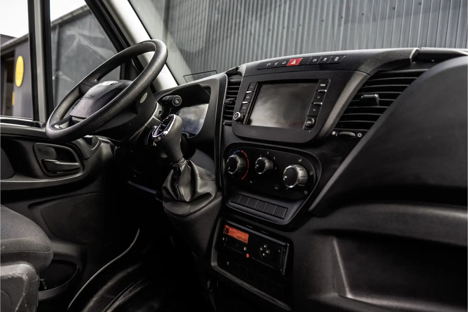 Iveco Daily 50C18 | Glasresteel | Automaat | 180 PK | Camera | Argintiu - 2