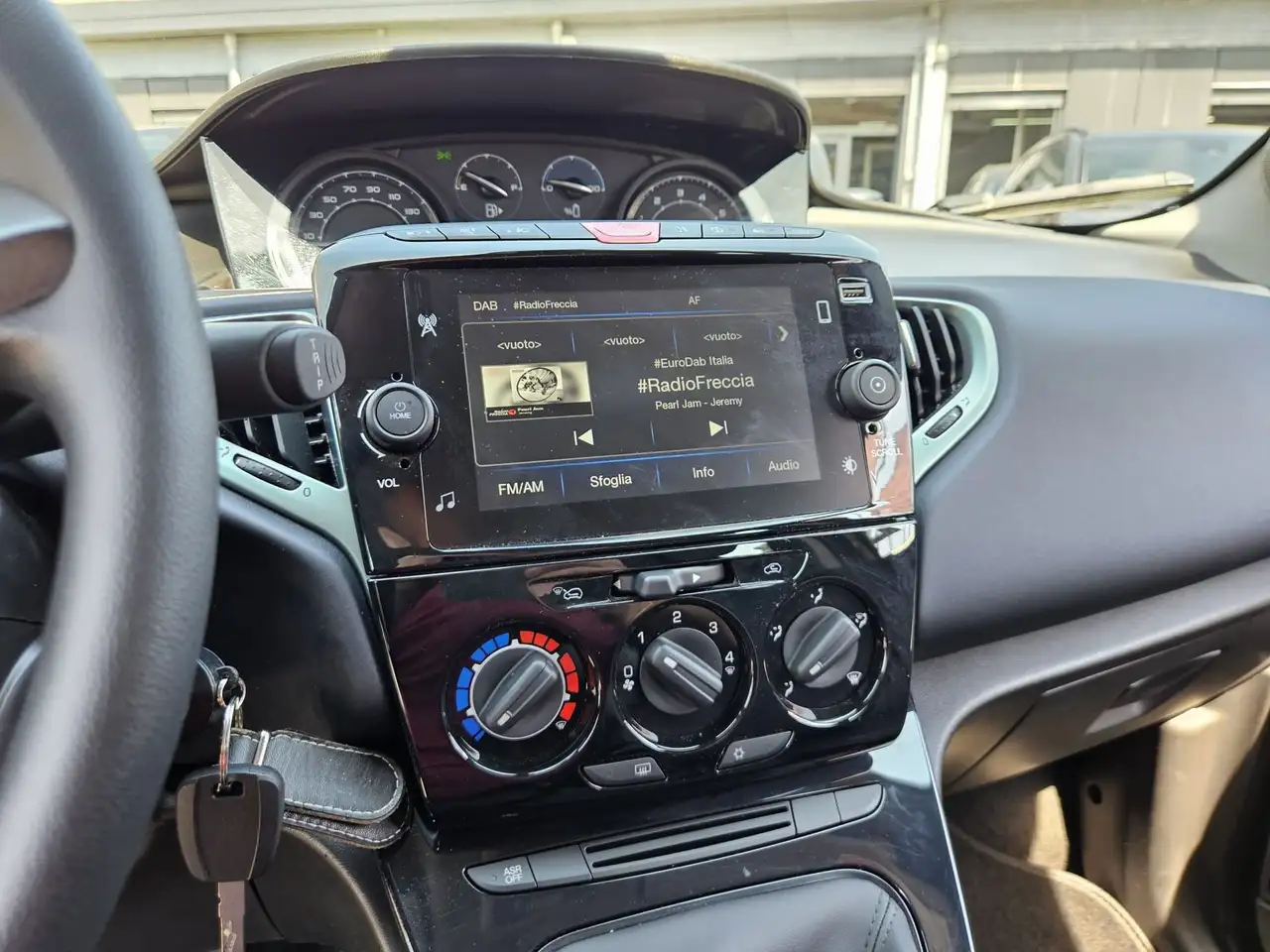 Lancia Ypsilon 2024 — фото 15