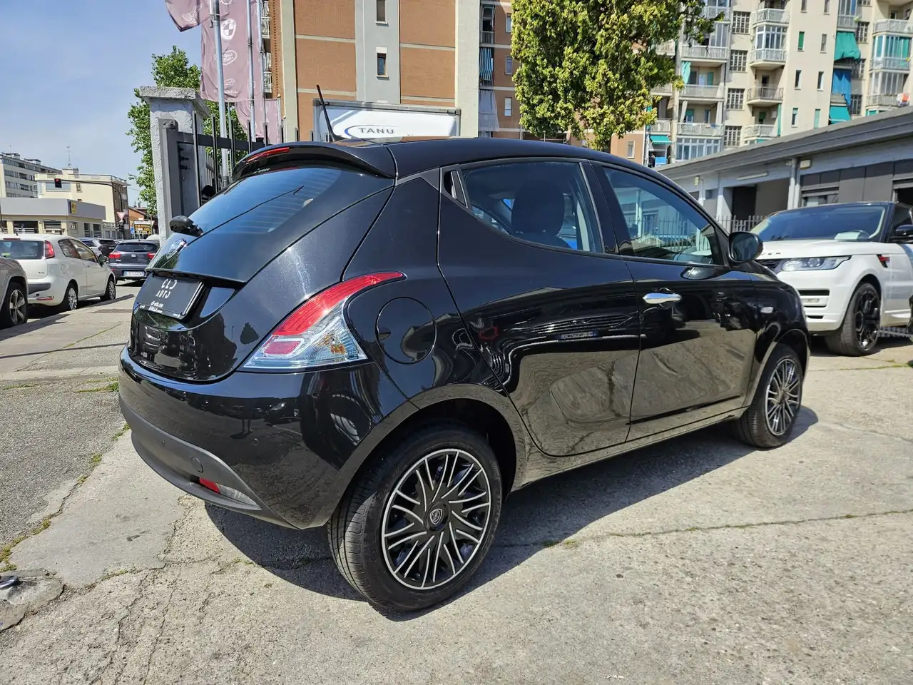 Lancia Ypsilon 2024