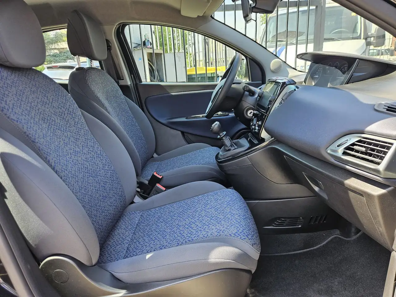 Lancia Ypsilon 2024 — фото 12