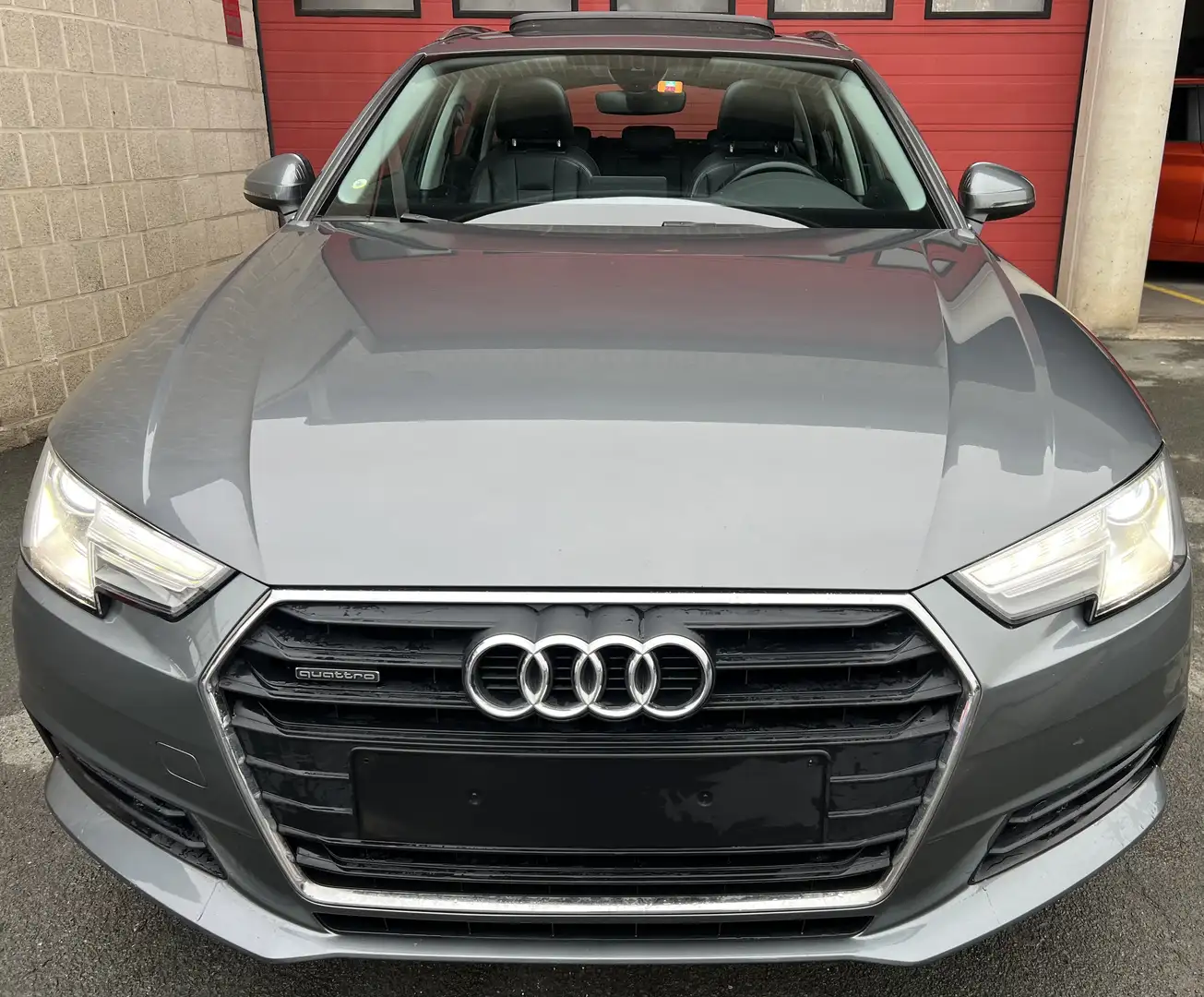 Audi A4 Avant 2.0 TDi Design S tronic + NAVI + PANO + CUIR Gris - 2
