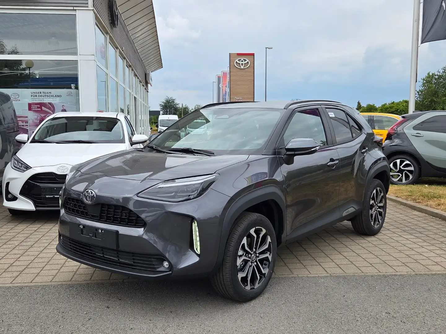 Toyota Yaris Cross 1.5 Hybrid Teamplayer Winter-Paket Gris - 1